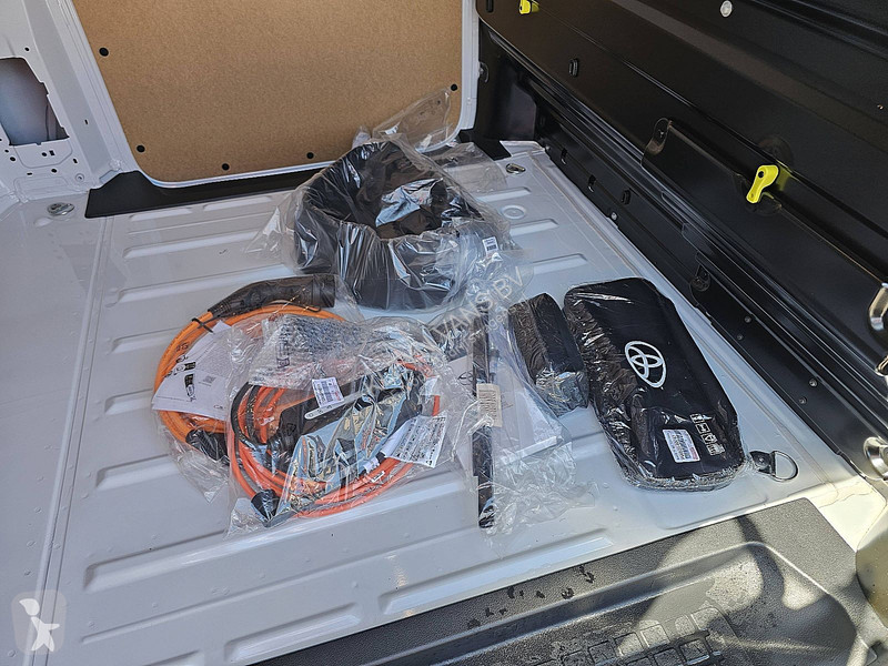 Samochód dostawczy Toyota ELECTRIC snellaad...