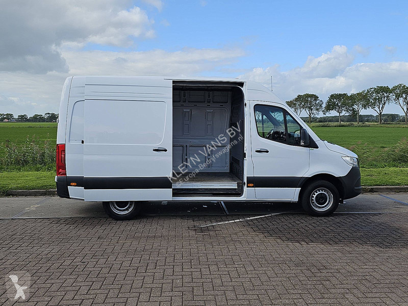 Nyttofordon Mercedes 311 L2H2 MBUX10 RWD