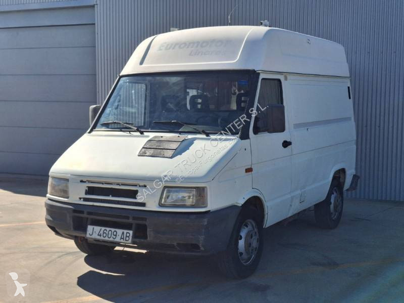 عربة نفعية Iveco