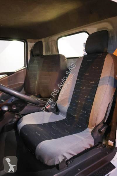 Véhicule utilitaire Nissan