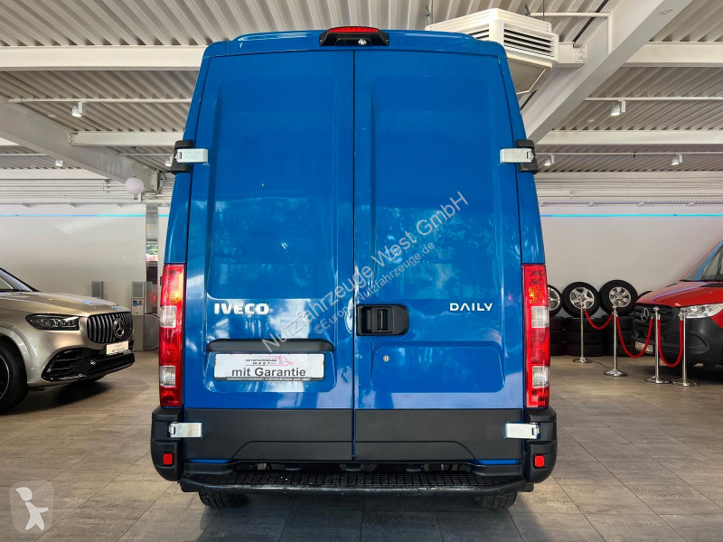 Véhicule utilitaire Iveco 35s13...