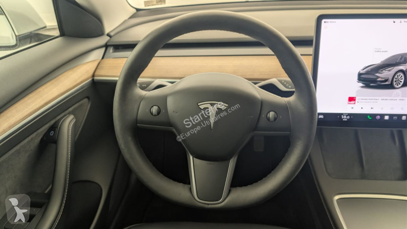 Véhicule utilitaire Tesla  MODEL 3