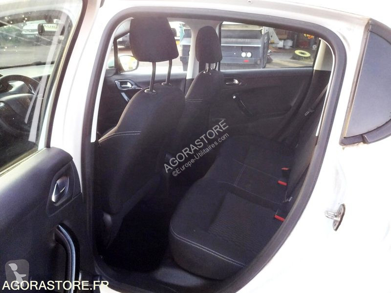 Peugeot 208 van