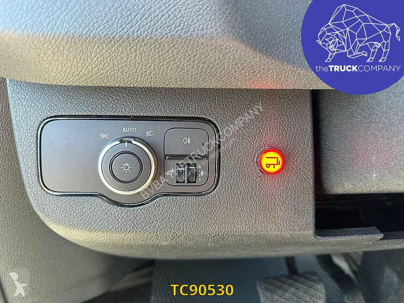 Véhicule utilitaire Mercedes 317 CDI KOFFER MET...