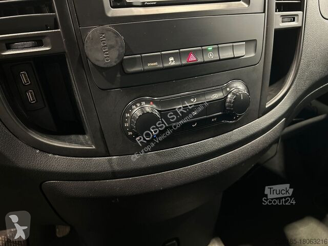 Véhicule utilitaire Mercedes III 114 - vito 114...