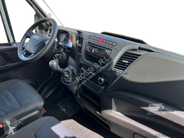 Véhicule utilitaire Iveco V - daily 35 C12 3750...