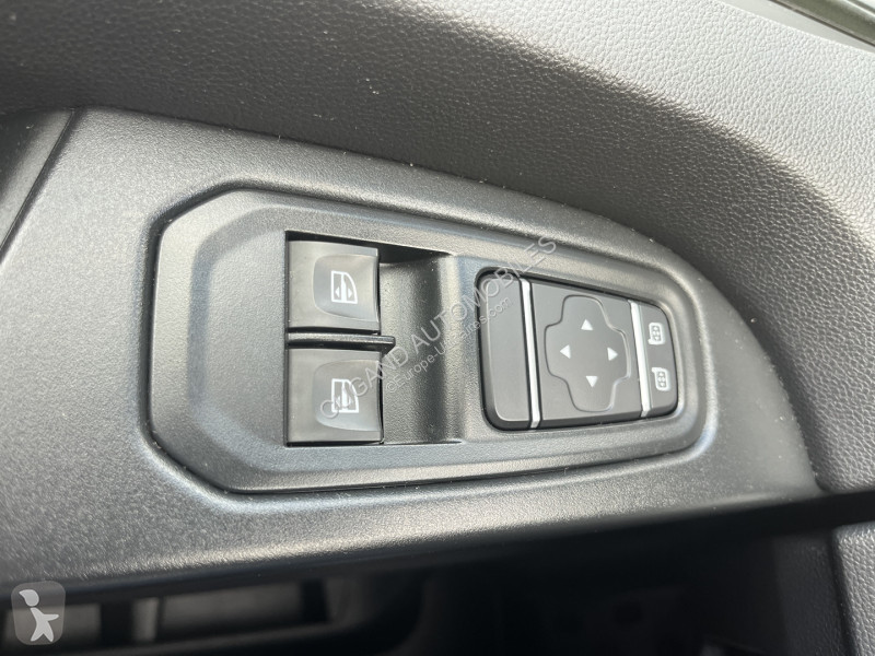 Коммерческий автомобиль Renault TRAFIC III FG...