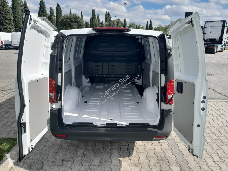 Véhicule utilitaire Mercedes Furgone
