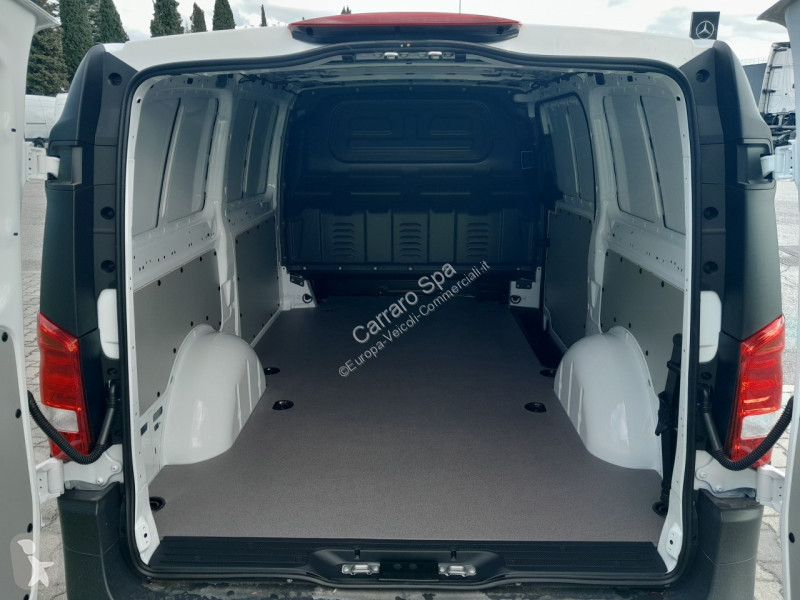 Véhicule utilitaire Mercedes Furgone