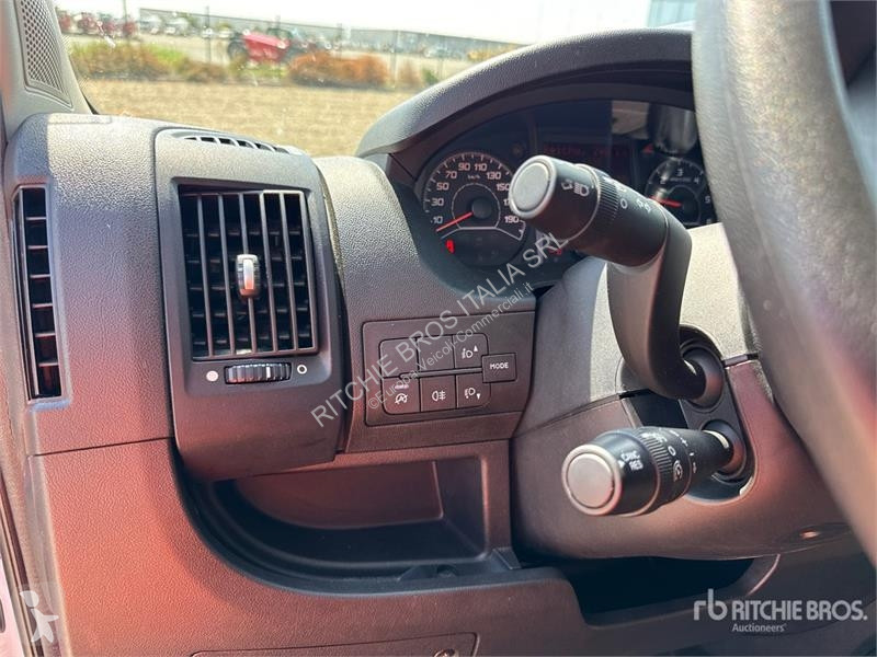Комерційні автомобілі Opel 2.2