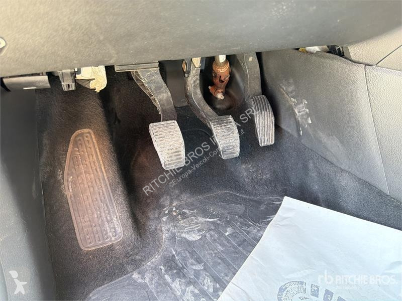 Лекотоварен автомобил Jeep 1.3