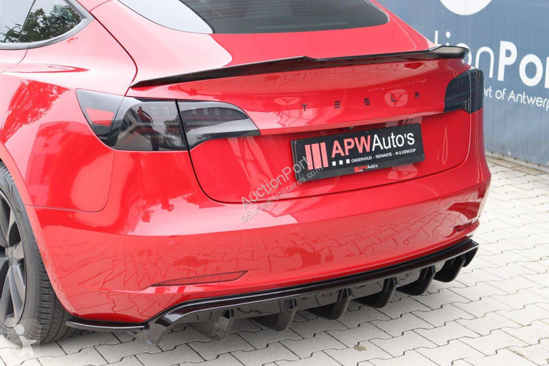 Комерційні автомобілі Tesla