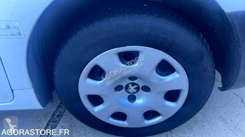 Комерційні автомобілі Peugeot PARTNER