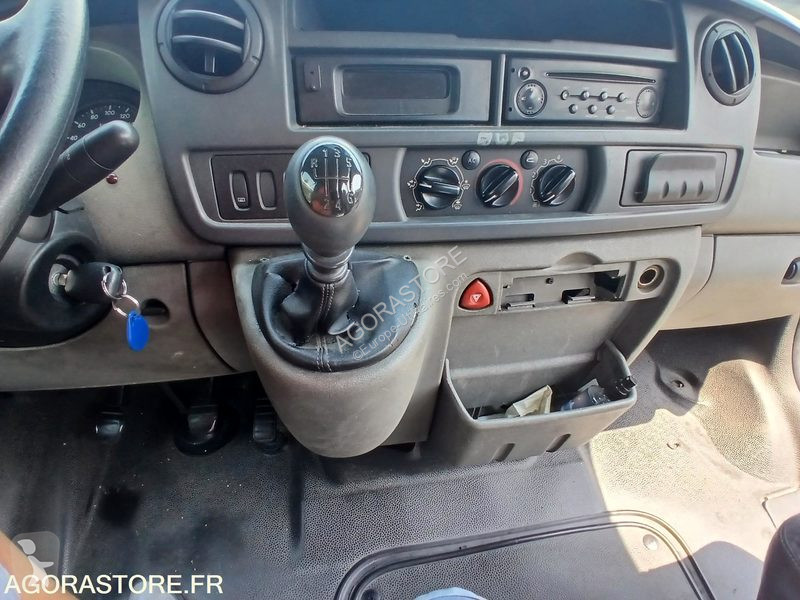 Комерційні автомобілі Renault MASTER