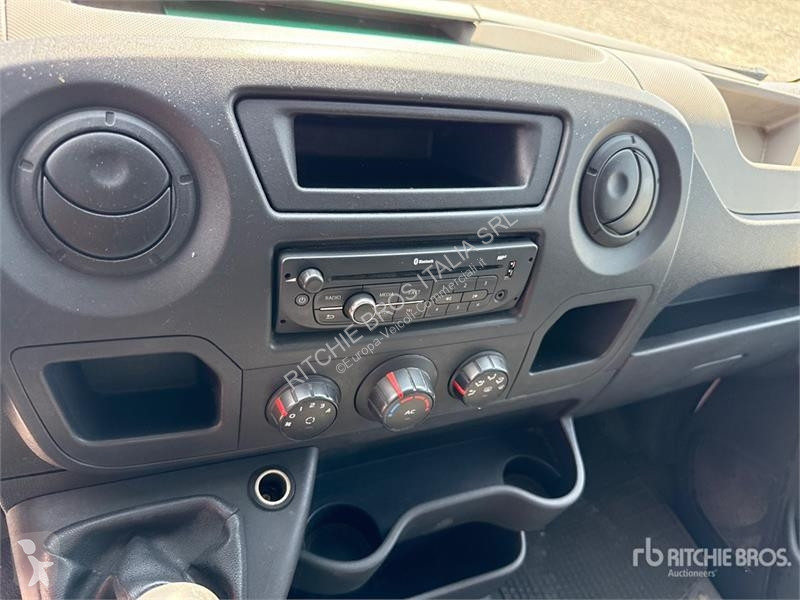 Комерційні автомобілі Renault 125DCI Cargo Van