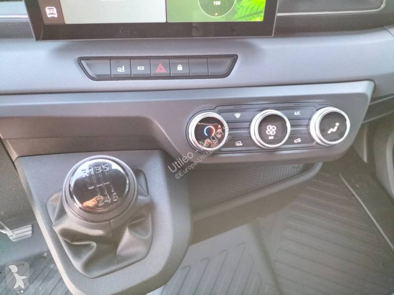 Véhicule utilitaire Nissan