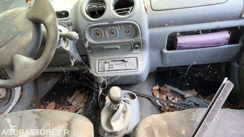 Лекотоварен автомобил Renault TWINGO