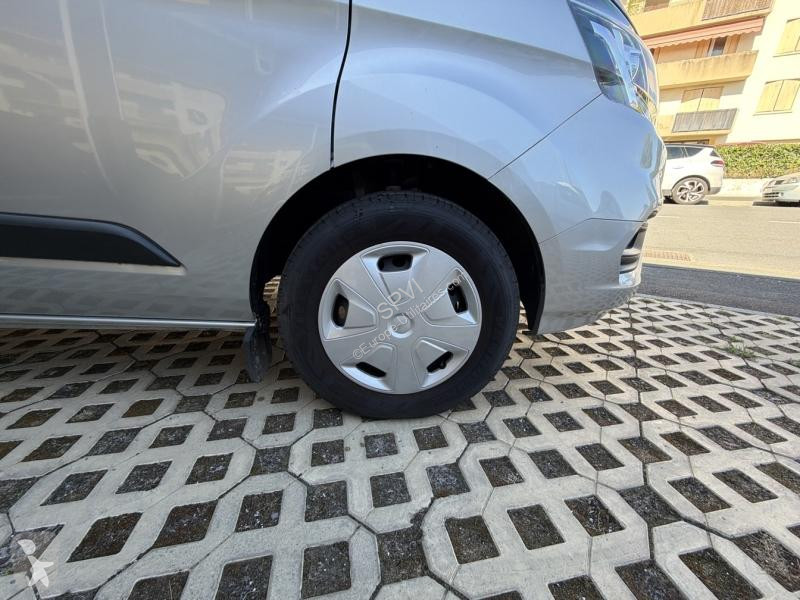 Лекотоварен автомобил Ford 2T Kombi T330 L2H2...