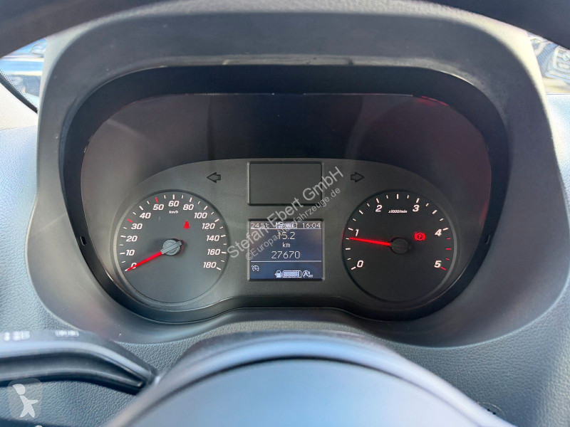 Лекотоварен автомобил Mercedes 215 CDI DoKa...