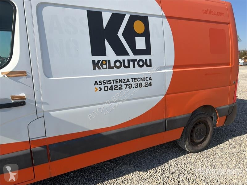 Furgoneta Nissan Cargo Van
