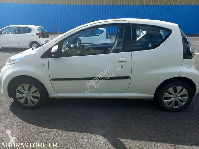 Коммерческий автомобиль