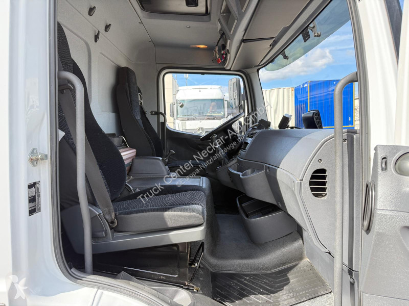 Véhicule utilitaire Mercedes 818L Carrier...