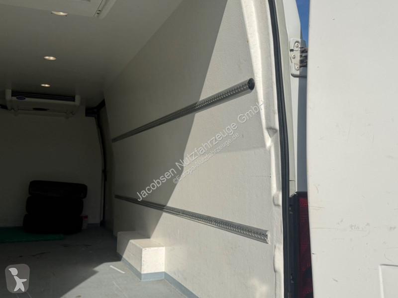 Véhicule utilitaire Iveco 35s15 Carrier Xarios...