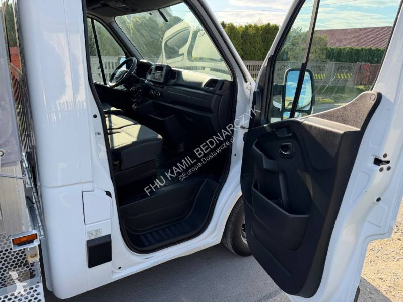Véhicule utilitaire Nissan 35.15