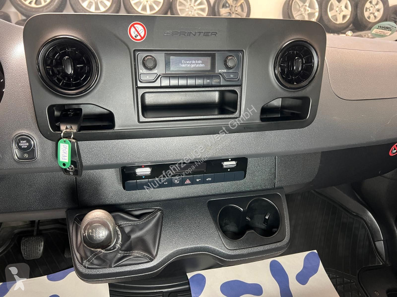 Užitkové vozidlo Mercedes 211/311...