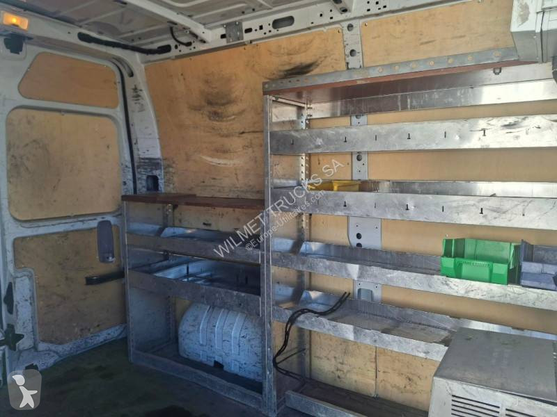 Véhicule utilitaire Renault 2.3 DCI 145