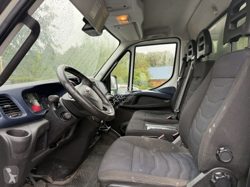 Véhicule utilitaire Iveco 35c18
