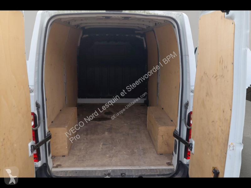Véhicule utilitaire Renault Fg F3300 L2H2 2.3...