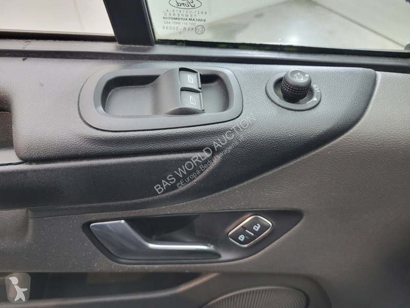 Véhicule utilitaire Ford 300 2.0 TDCI L1H1...