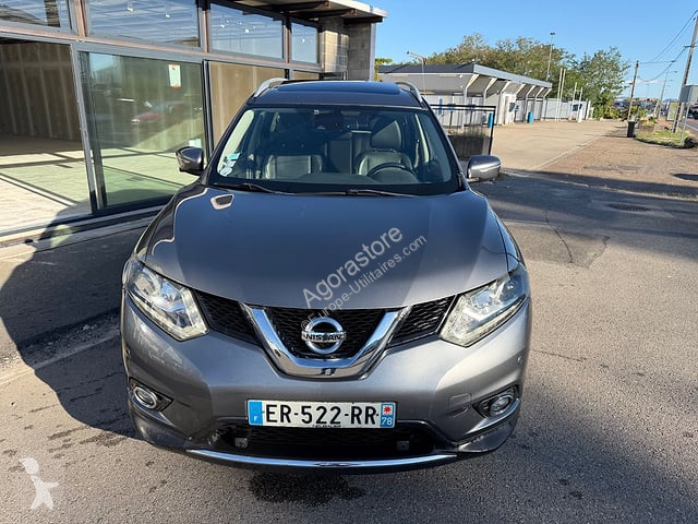 Nissan X-TRAIL van