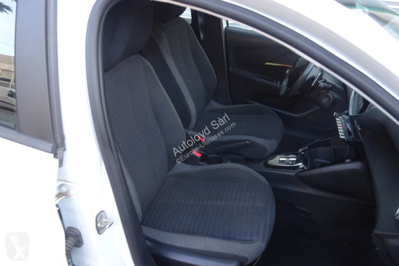 Коммерческий автомобиль Peugeot 1,2 HYBRID 100 BVA