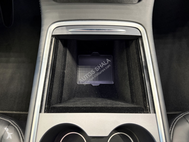 Véhicule utilitaire Tesla MODEL Y / A PARTIR DE...