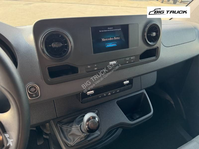 Veículo utilitário Mercedes 214 CDI