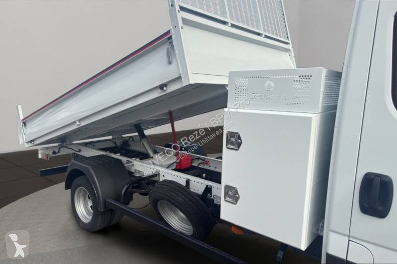Iveco 35C16 van