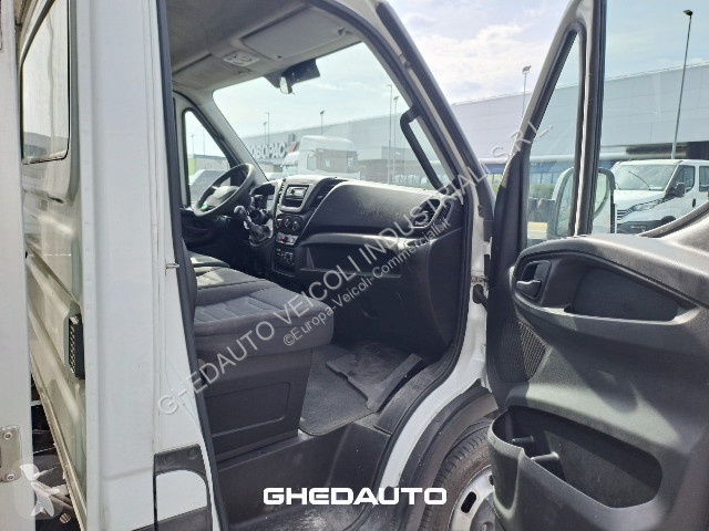 Véhicule utilitaire Iveco DAILY 35C12 BOX...
