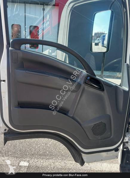 Véhicule utilitaire Isuzu