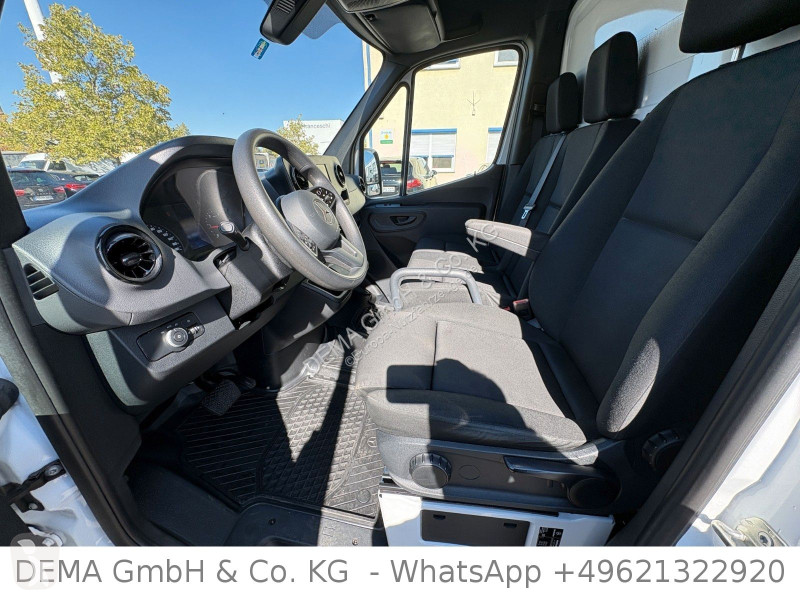Véhicule utilitaire Mercedes...