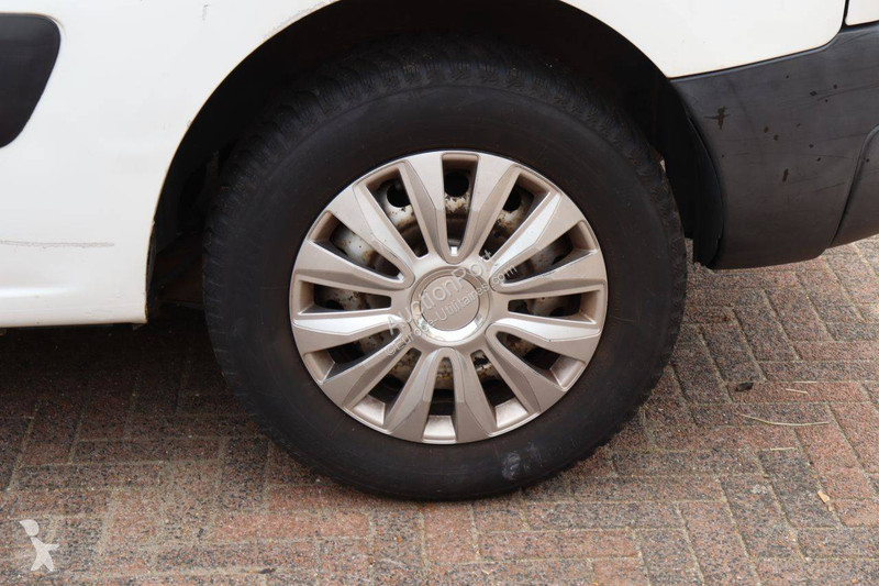 Véhicule utilitaire Peugeot 120 L1 1.6HDIF...