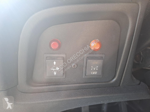 Véhicule utilitaire Iveco 35C18H