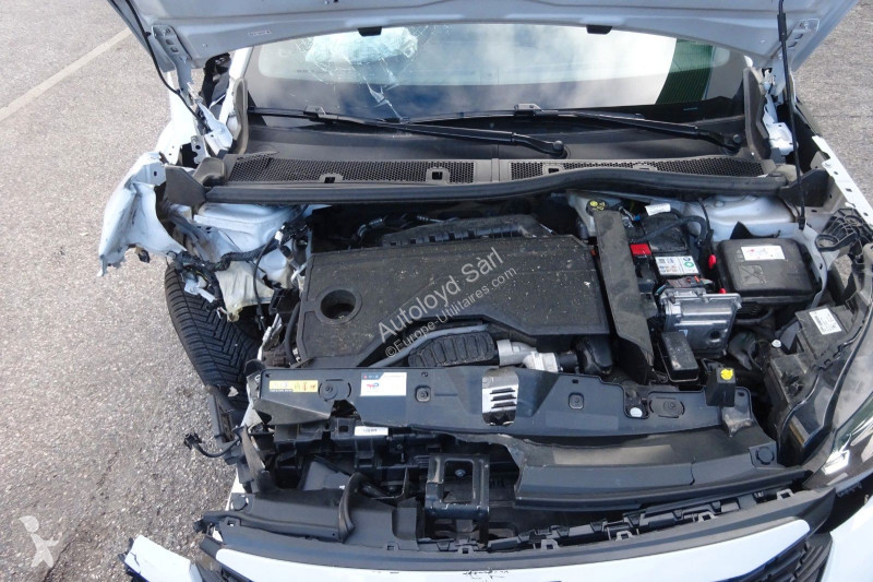 Užitkové vozidlo Peugeot 1,2 HYBRID 136 BVA