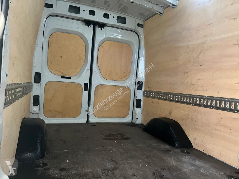 Véhicule utilitaire Maxus 9...