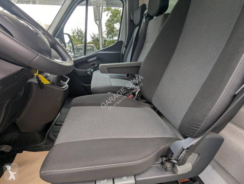 Véhicule utilitaire Renault 2.3 DCI 145