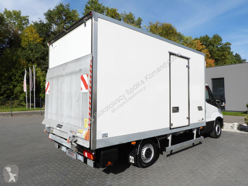 Véhicule utilitaire Iveco 35S16 DAILY