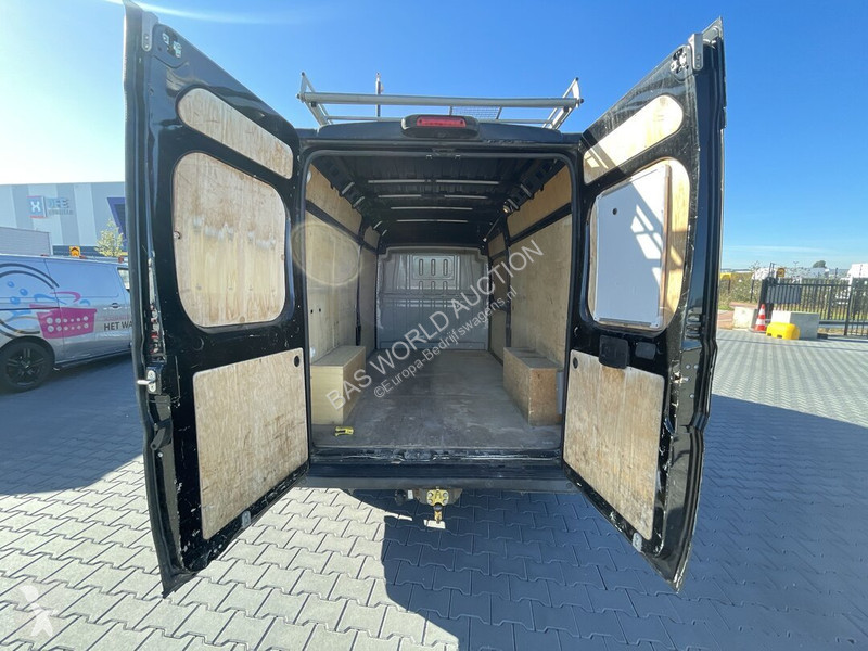 Véhicule utilitaire Fiat 120PK