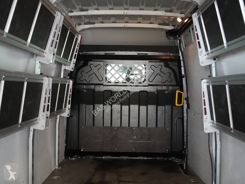 Véhicule utilitaire Iveco 35S16