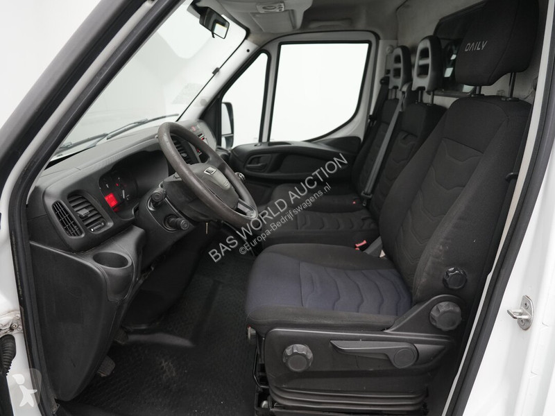 Véhicule utilitaire Iveco 35S21